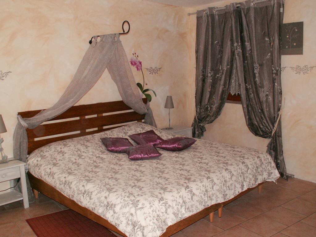 La Chartreuse Hotel Poilly-sur-Tholon Room photo