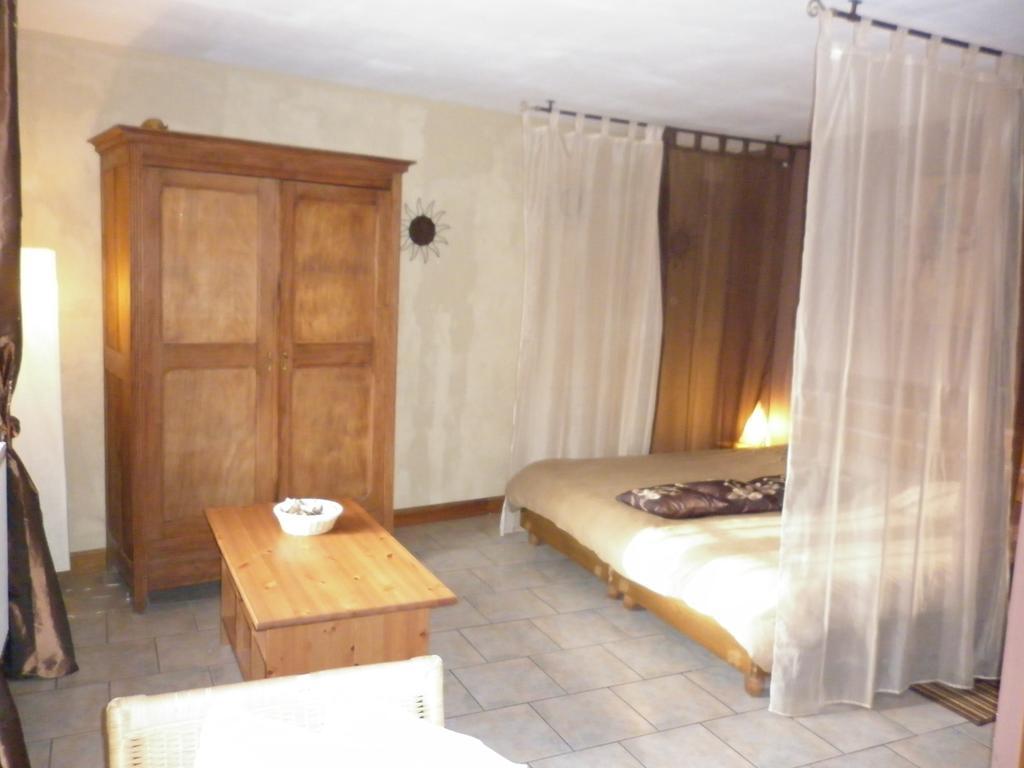 La Chartreuse Hotel Poilly-sur-Tholon Room photo